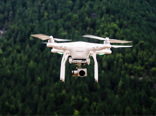 Uso de drones en operaciones de rescate o en la extinción de incendios